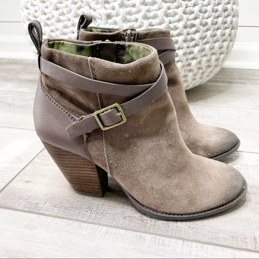 Lucky Brand Suede Crisscross Strap Burnished Ankle Booties Brown Size 7M